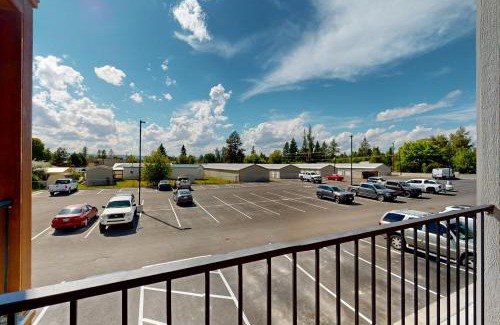 Evergreen Hotel | Kalispell Retreat