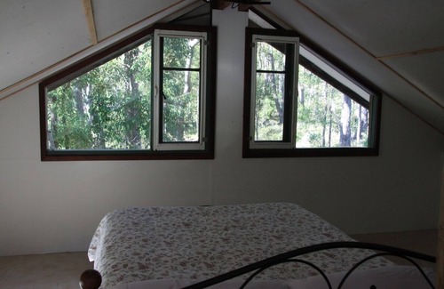 Lowden Cabin | Kambarang Eco-cabin hidden in the forest with off-grid power and rainwater