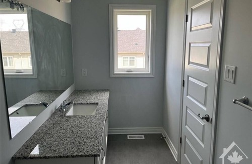 Ottawa Division House | Kanata 3bed/2.5Bath/Sleeps 10/2000sqft Luxury End Unit Townhouse/UpgradedKitchen