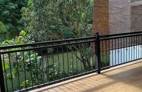 Kandy House | Kandy Bloomstay is a warm, hillside retreat just 10 min walk from Kandy city.