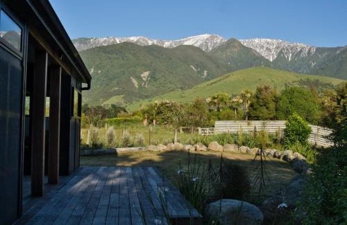 Hapuku House | Kanuka Terrace - The Little Black House