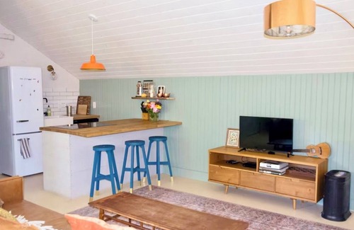Kingston Cottage | Kapitan’s cottage : Rustic, Private & steeped in Nature. Salt Pool Open Pets OK