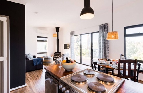McLaren Flat Cottage | Karawatha Cottages - UNWIND COTTAGE