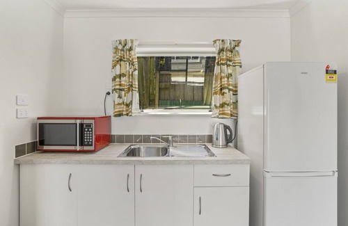 Karori House | Karori Kabin - Karori Holiday Home