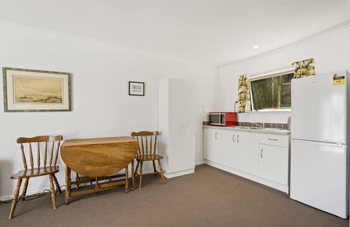 Karori House | Karori Kabin - Karori Holiday Home