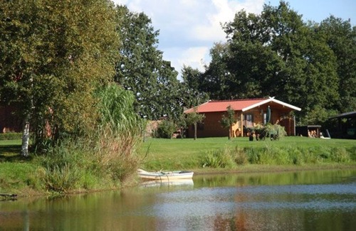Detern Apartment | Karpfenhütte - Ferienhof Am Birkensee, 55125