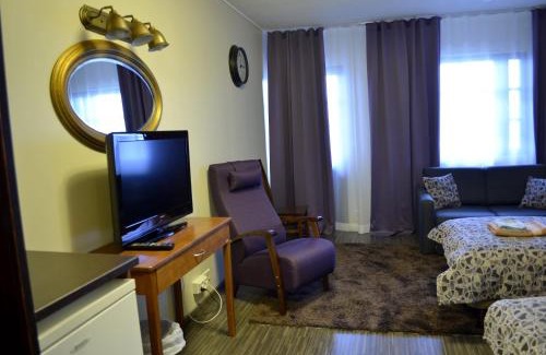Reisjarvi Hotel | Kartanohotelli Saari