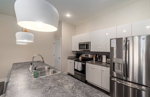 Downtown Des Moines Apartment | Kasa | 2BD, Walk to Sculpture Park | Des Moines