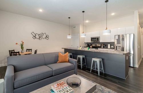 Downtown Des Moines Apartment | Kasa | 2BD, Walk to Sculpture Park | Des Moines
