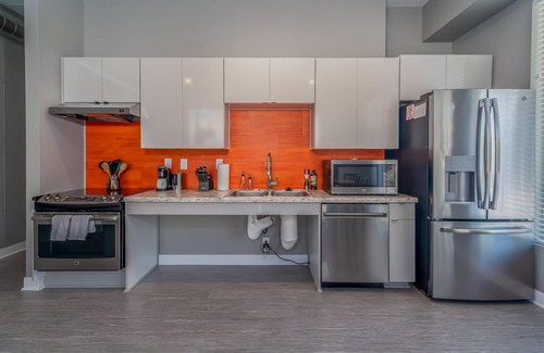 Downtown Des Moines Apartment | Kasa 2BD Walk to Sculpture Park Des Moines