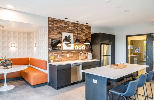 Harrison Apartment | Kasa Bryn Mawr Minneapolis