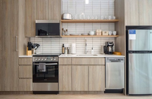 Near North Side Apartment | Kasa | Stylish Studio + Pool Access | River North Chicago