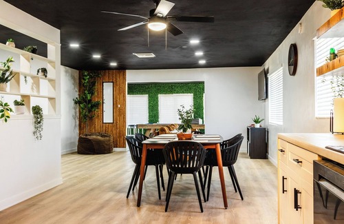 Ridgecrest House | Kasa The Ridge – Desert Fun - 4 bedroom - 3 Bath - Pool Table - Mini Golf