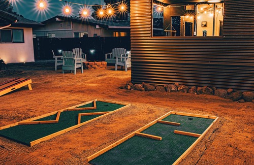 Ridgecrest House | Kasa The Ridge – Desert Fun - 4 bedroom - 3 Bath - Pool Table - Mini Golf