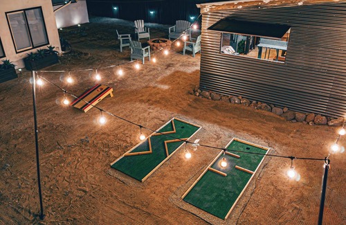 Ridgecrest House | Kasa The Ridge – Desert Fun - 4 bedroom - 3 Bath - Pool Table - Mini Golf