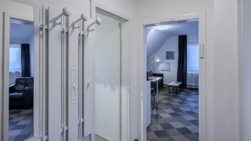 Fuldatal Apartment | Kassel - Gemütliches DG Apartment in Fuldatal mit Parkplatz & Wlan - OneN8