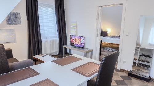 Fuldatal Apartment | Kassel - Gemütliches DG Apartment in Fuldatal mit Parkplatz & Wlan - OneN8