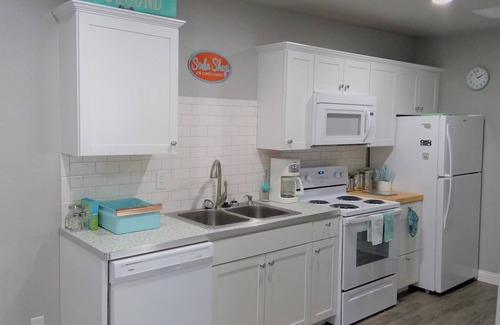 Turner Park Cottage | Katie's Kottage #2: 1938 Renovated Midtown Gingerbread Charmer