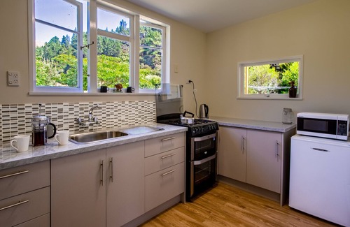 Kaiteriteri House | Kauri Cottage - Marahau Holiday Home
