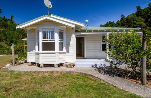 Kaiteriteri House | Kauri Cottage - Marahau Holiday Home