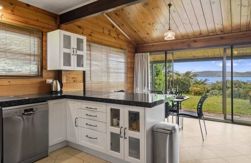 Kawaha Point House | Kawaha on the Lake | Great Lake Views with Kayaks