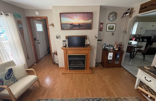 Ewell House | Kayak friendly home on the Chesapeake Bay with bikes, paddle board & golf cart