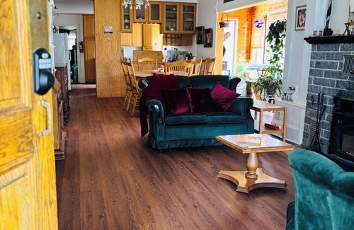 Midvale House | Kay’s Country Place. Dog Friendly.