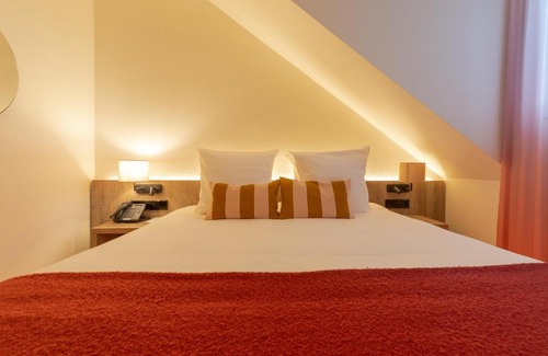 Gare Hotel | Kazakiwi