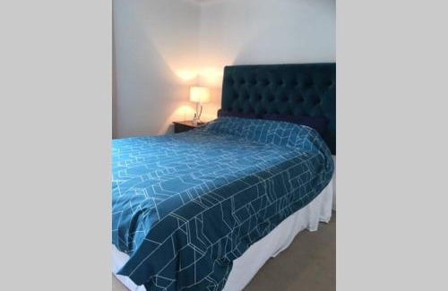 Horsham House | KB99 Comfy 2 Bedroom House in Horsham, pets very welcome with easy links to London and Gatwick