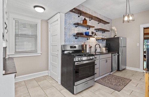 West Plaza House | KC Nest - Walkable location!
