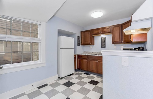 Hyde Park House | KC Parkside walkout - walkable to The Plaza and The Nelson