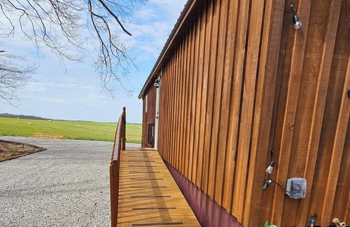 Russellville Cabin | Keehn's Hideaway-Hot tub/King bed/Horses/Secluded/Getaway!