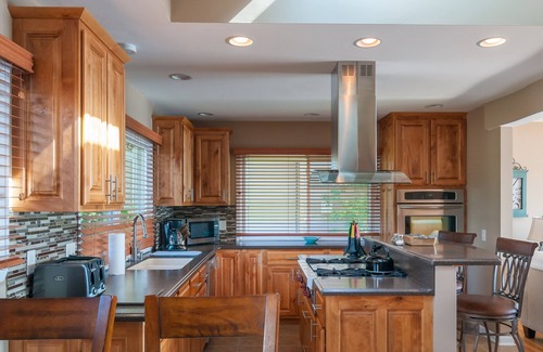 Stoughton House | Kegonsa Cabin: 4Br/3Ba Lake Home/1 Guest Room