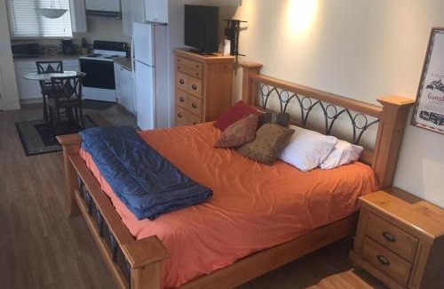 Juneau House | Kelli Creek Cottage - REDUCED PRICE ON TOURS