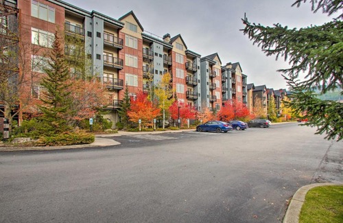 Kellogg Apartment | Kellogg Mtn Condo with Balcony Walk to Resort!