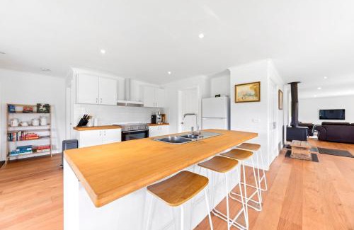 Tolmie House | Kelly Creek Farm - Tolmie - Sleeps 10