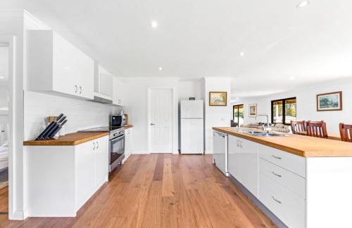 Tolmie House | Kelly Creek Farm - Tolmie - Sleeps 10