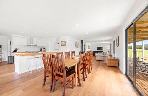 Tolmie House | Kelly Creek Farm - Tolmie - Sleeps 10