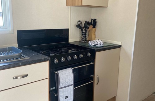 Clacton-on-Sea House | Kellysholidayhomes, Atlas, 3 bedroom Caravan, surrounded by nature