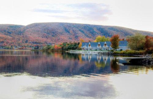 Whycocomagh Resort | Keltic Quay Cottages & Bayfront Lodge