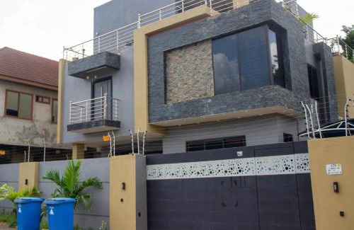 Oyarifa House | Kenest Villa - 3 Master-Bedrooms
