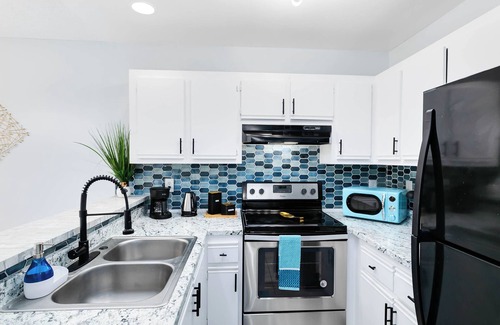 Titusville Apartment | *Kennedy Space* *NASA*Pool, BBQ, Gym, Patio, Games