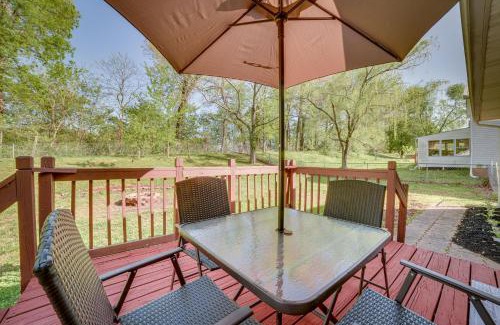 Oak Grove House | Kentucky Vacation Rental Escape with Deck
