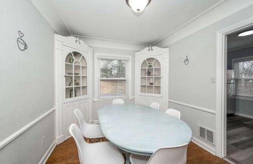Roselawn Finance House | Kenwood Keys Suites - for 12