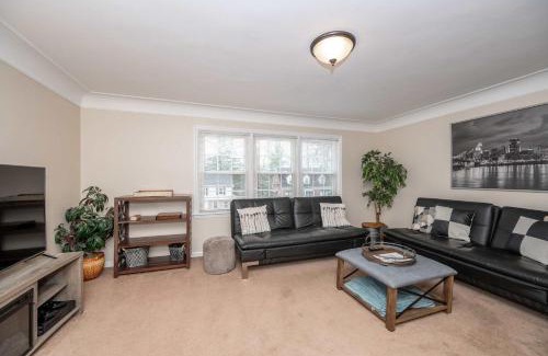 Roselawn Finance House | Kenwood Keys Suites - for 12