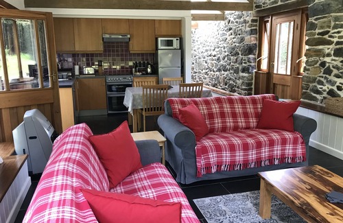St Wenn House | Kerriers Barn, Natural, Peaceful, Private hot tub, Mid Cornwall