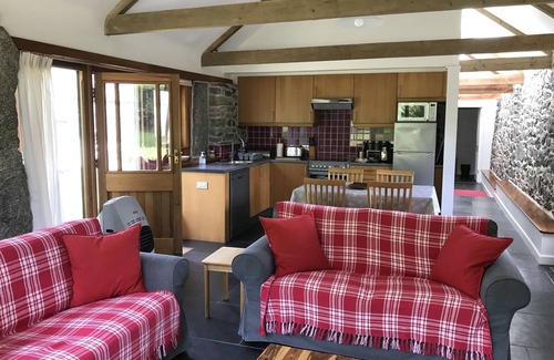 St Wenn House | Kerriers Barn, Natural, Peaceful, Private hot tub, Mid Cornwall