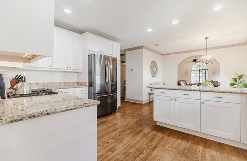 Kessler House | Kessler Park Bungalow - Walking distance to Bishop Arts District