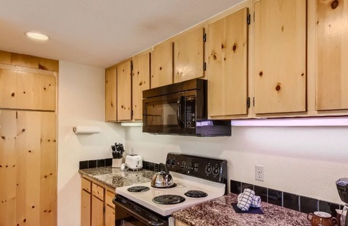 Lakeside Village Condo | Keystone Village Penthouse Decatur Condo