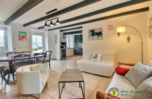 Lauzach House | Kezeg ar lann